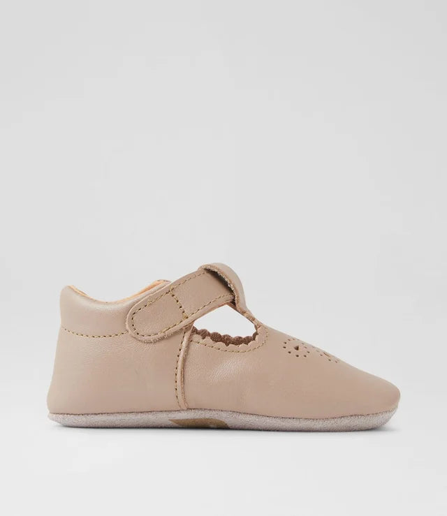 Ss Flutterheart Pre Gold Leather Flat Shoes