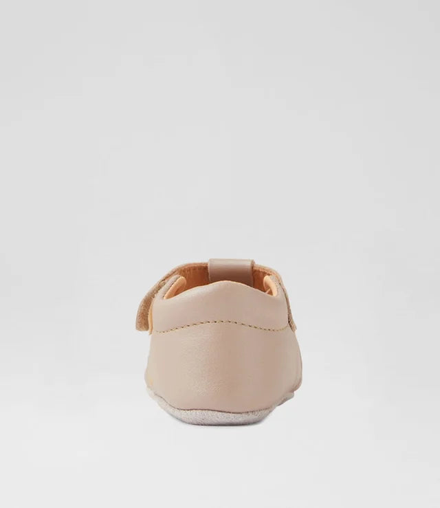 Ss Flutterheart Pre Gold Leather Flat Shoes